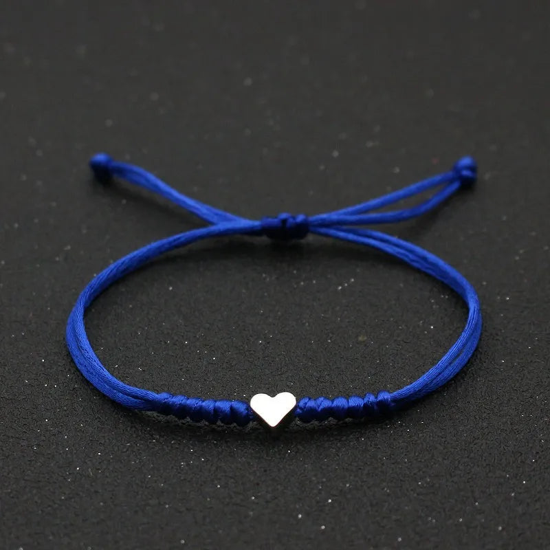 Pulsera en hilo ajustable con corazón en medio